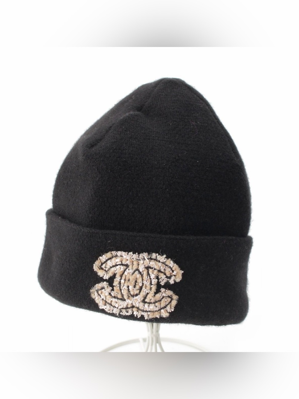 CHANEL Cashmere Beanie with Beige CC Logo